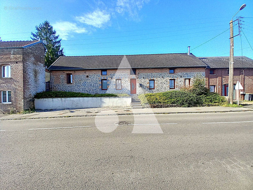 Maison à PONT-SUR-SAMBRE