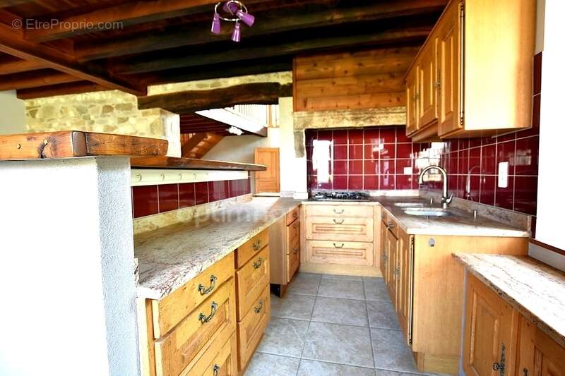 Maison à EGLISENEUVE-PRES-BILLOM