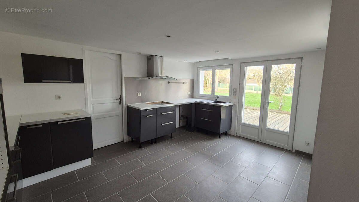 Maison à NEAUFLES-SAINT-MARTIN