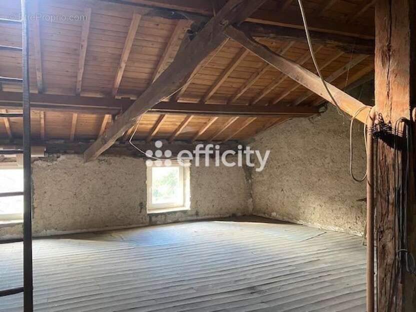 Maison à LAPRUGNE