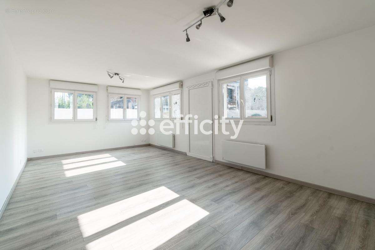 Maison à VILLENEUVE-LE-ROI