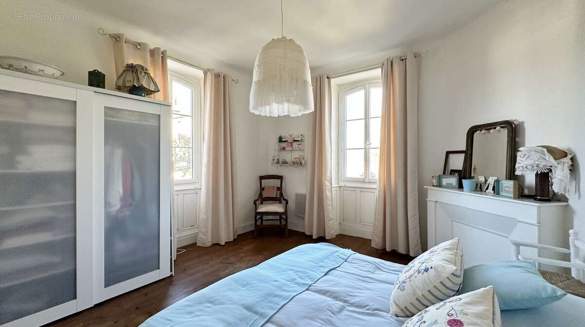 Maison de maître à vendre proche de Saint-Martin-de-Seignanx  Propriété de caractère avec piscine et dépendance - photo 13