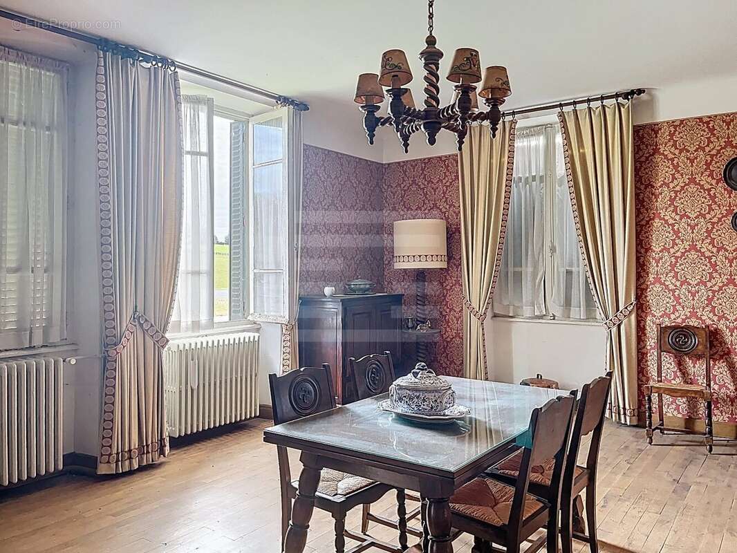 Maison à QUINS