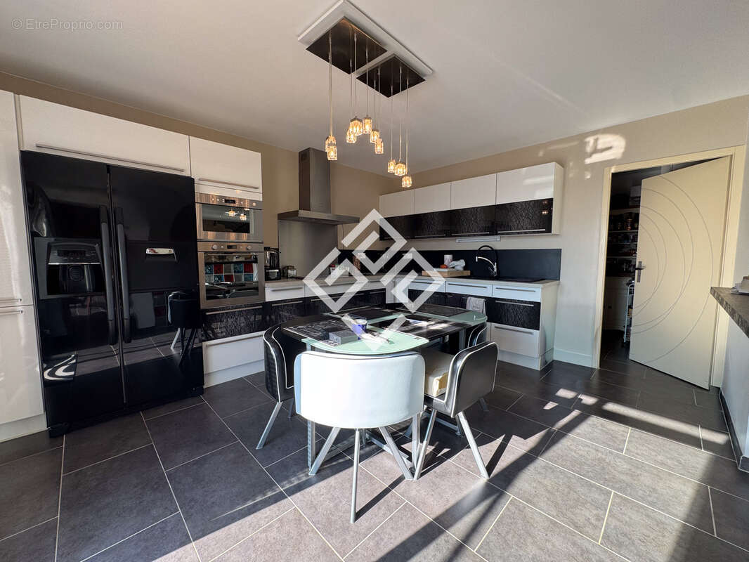 Villa contemporaine avec vue panoramique et piscine - photo 9
