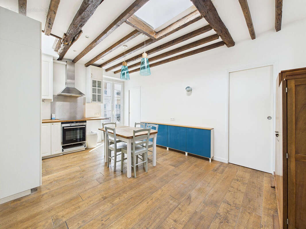 Appartement à PARIS-17E