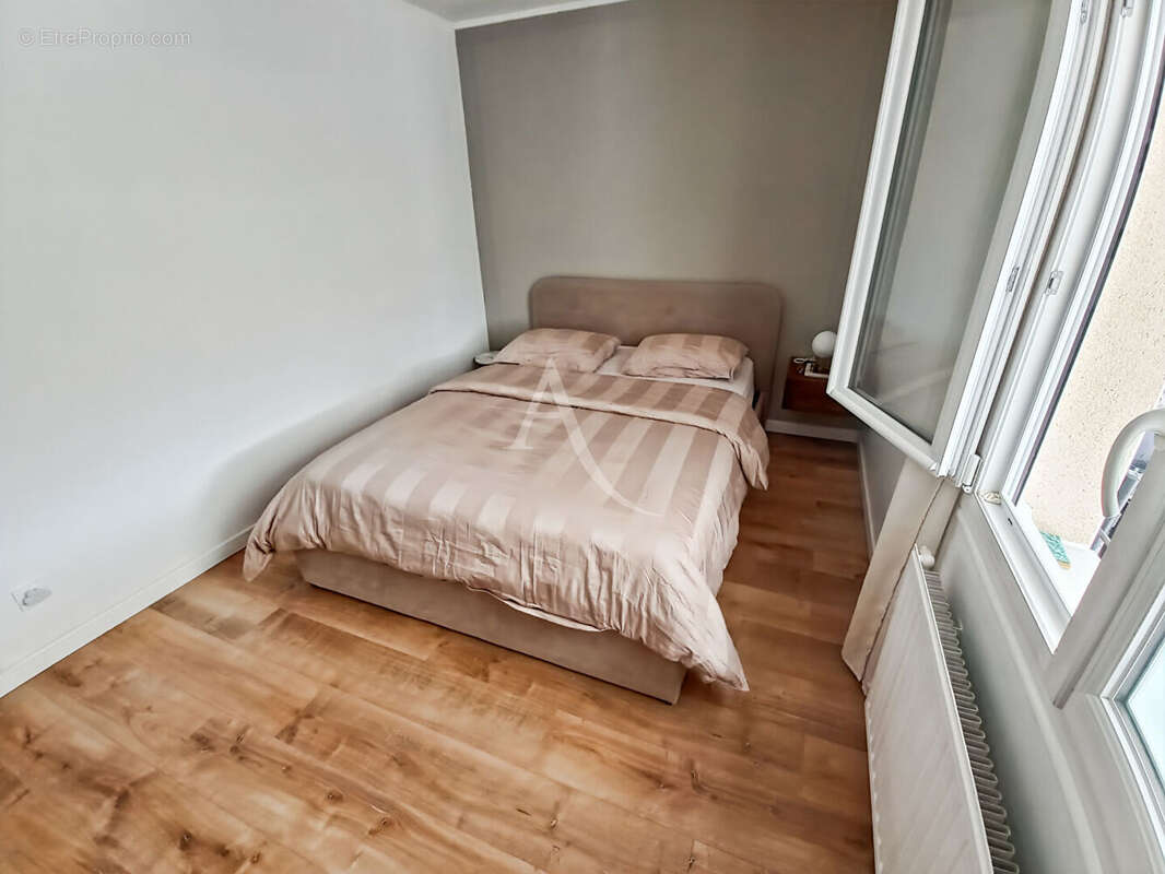 Maison à SAINT-ETIENNE-DU-ROUVRAY