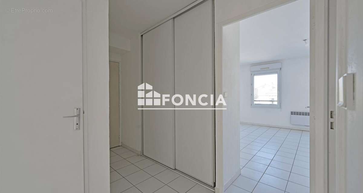 T2 traversant avec double balcon – Quartier Gare - photo 3