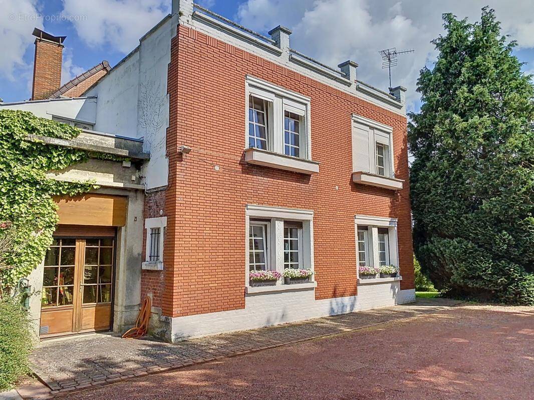 Maison à LA CHAPELLE-D'ARMENTIERES