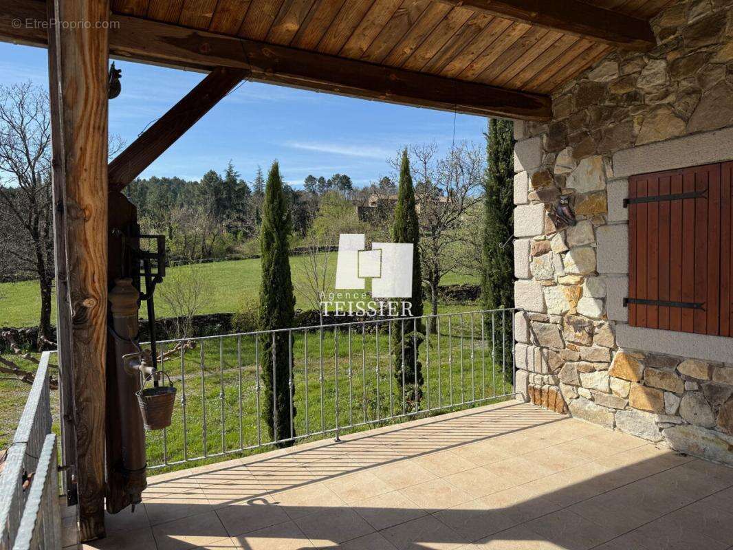 Maison à SAINT-PIERRE-SAINT-JEAN