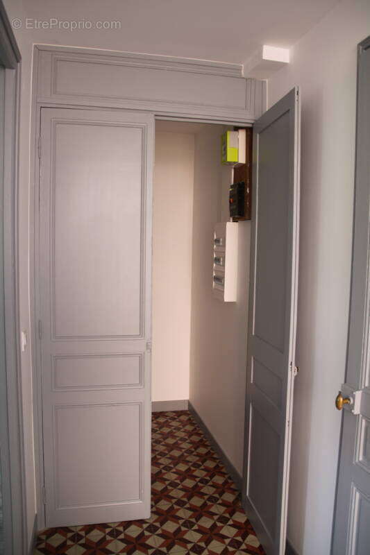 Appartement rénové T2 de 45m2, avec cave, parking et jardin à 05400 VEYNES - photo 8