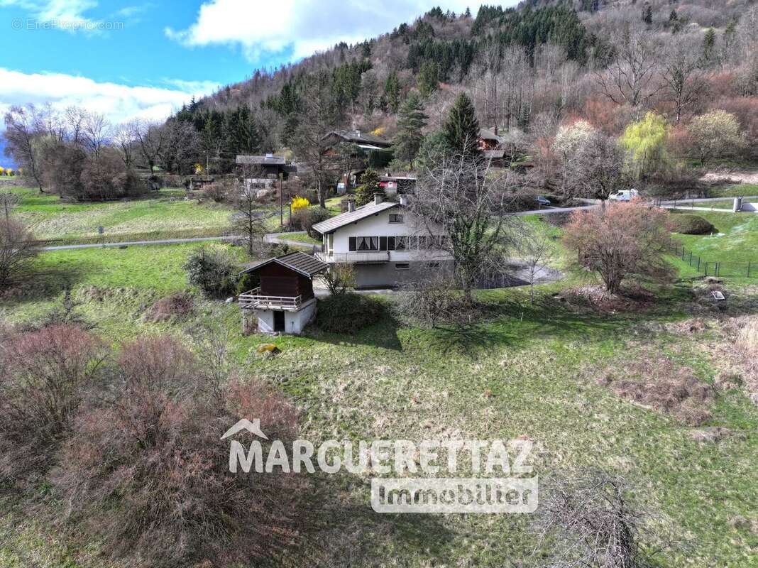 Maison à MARIGNIER