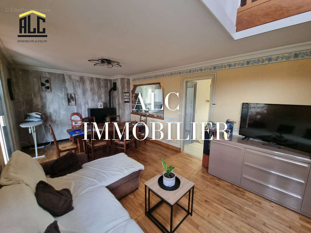 Maison à FERRIERES-LA-VERRERIE