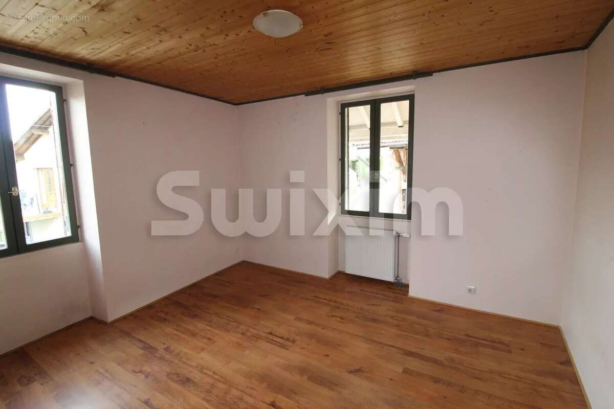 Maison à VIRIEU-LE-GRAND