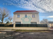 Maison à LA QUEUE-LES-YVELINES
