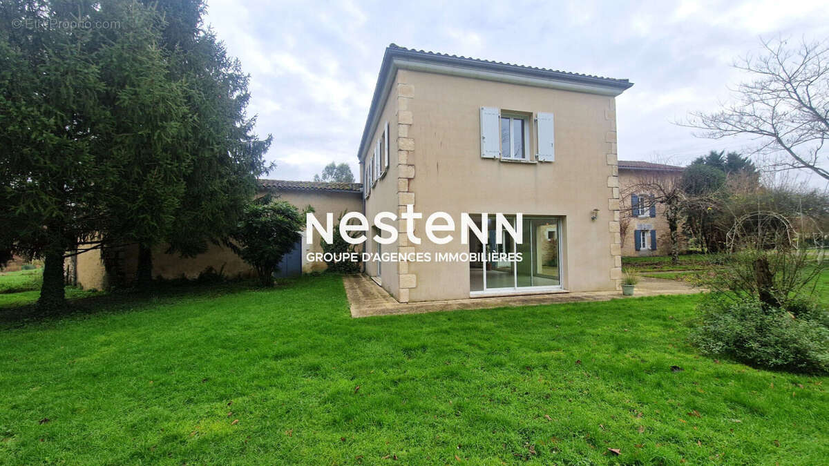 Maison à LA ROCHEBEAUCOURT-ET-ARGENTINE