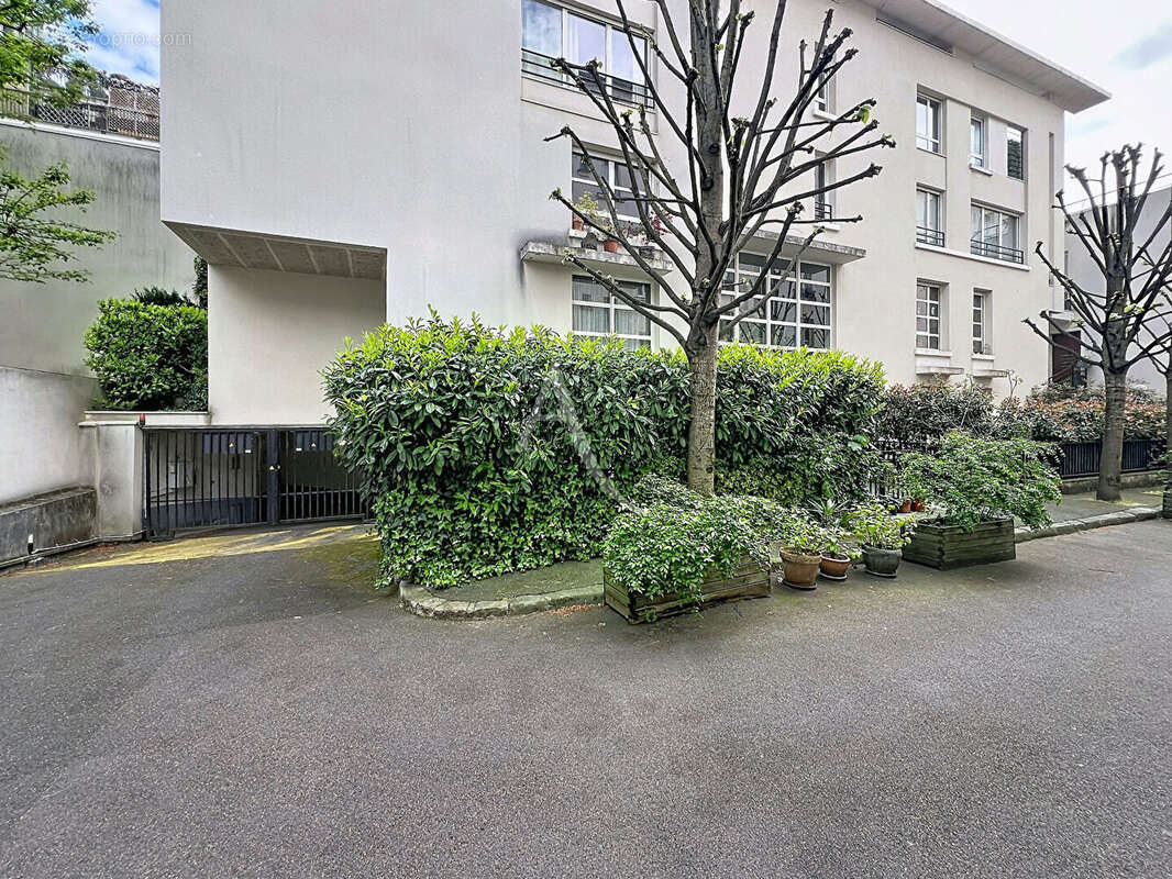 Parking à PARIS-12E
