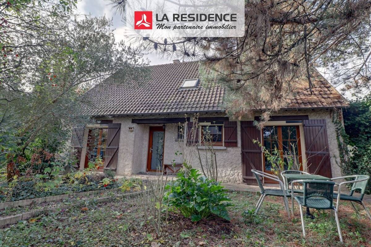 Maison à MAURECOURT