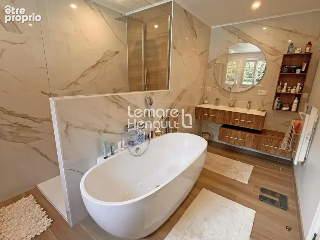 Superbe villa 6 chambres, bord de rivière et piscine - photo 11