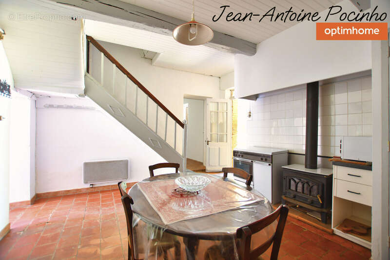 Maison à SAINTE-FOY-DE-PEYROLIERES