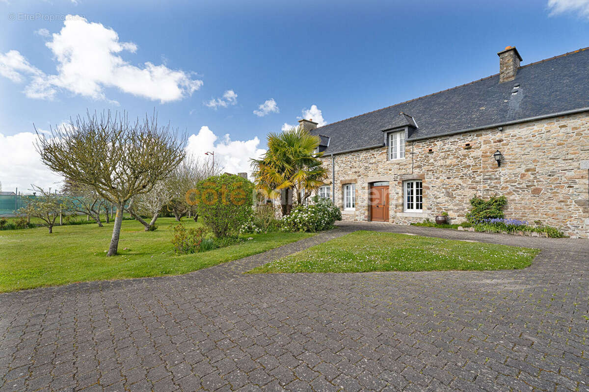 Maison à HIREL