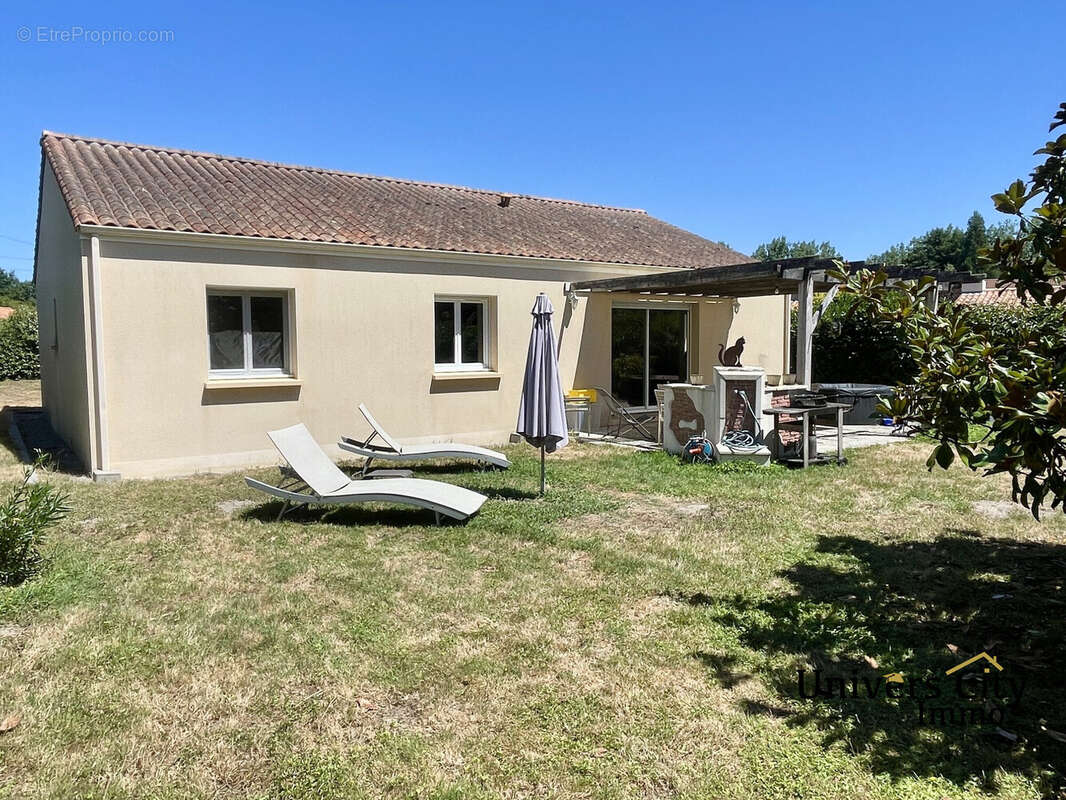 Maison 157 m² à Saint-Colomban  - photo 5