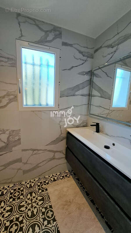 A Remarkable Home of Charm and Noble Materials in a Serene Pine Forest Environment - photo 23