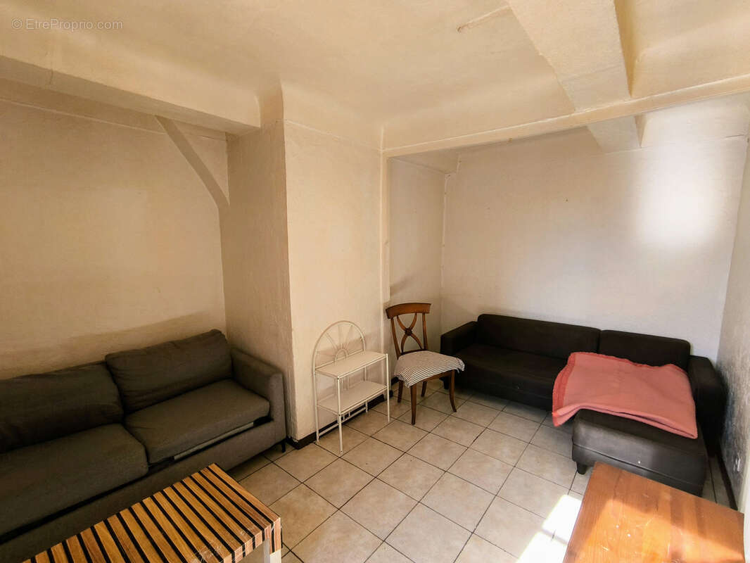 À vendre : appartement à rénover de 43 mètres carrés dans le secteur de Toulon Ouest. - photo 5