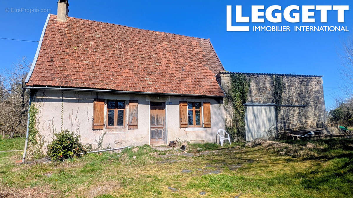 Belle maison en pierre à rénover dans un hameau - photo 2
