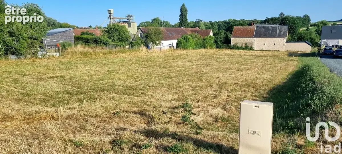Photo 1 - Terrain à VARENNES