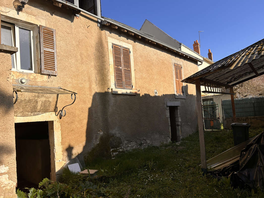 A VENDRE - Maison à rénover entièrement à Saint-Marcel - photo 5