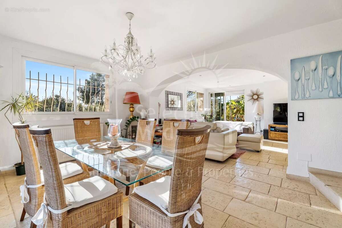 Maison à TOURRETTES-SUR-LOUP