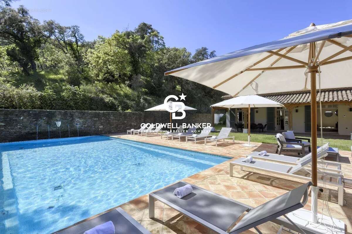 À Ramatuelle, entre authenticité et élégance, un mas provençal d’exception - photo 4