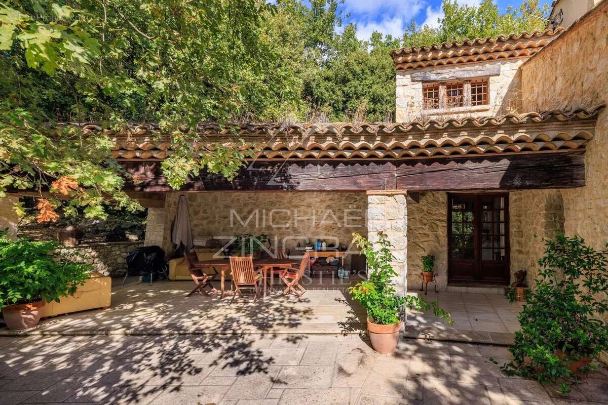 Maison à TOURRETTES-SUR-LOUP