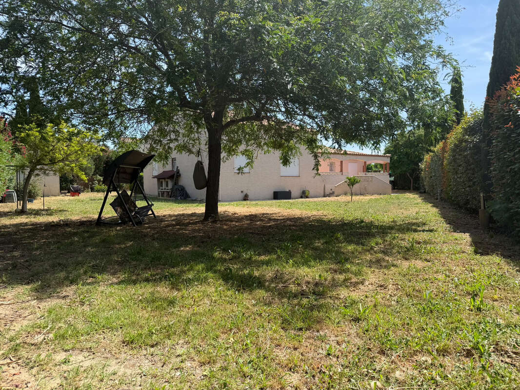 Maison à SAINT-LAURENT-DE-LA-SALANQUE