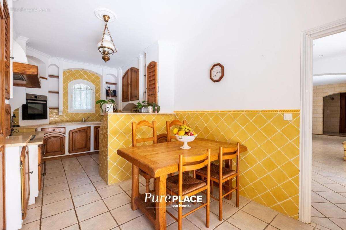 Maison/Villa T6 de 187 m2 à Saint-Mitre-les-Remparts 13920 - photo 8