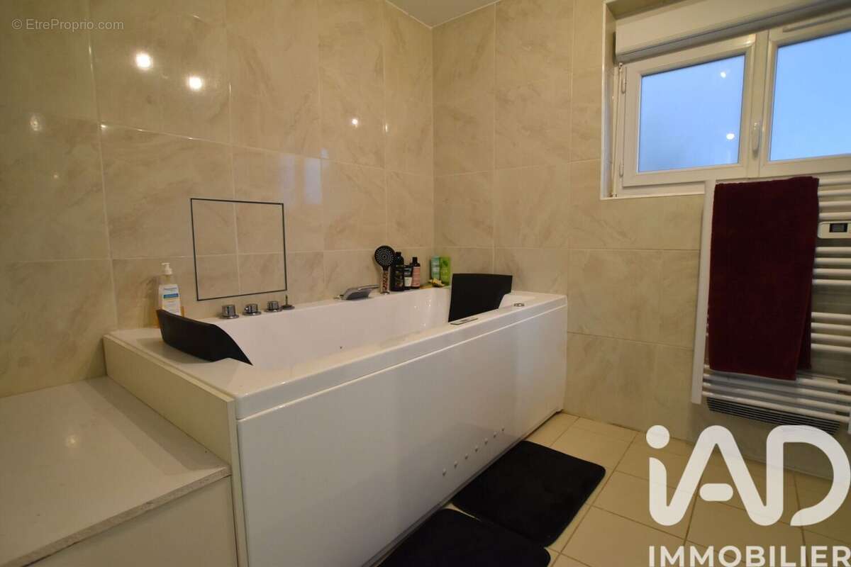 Maison 81 m² à La Salle-En-Beaumont  - photo 9