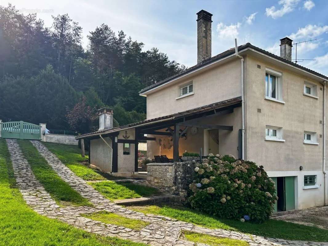 À Vendre Spacieuse maison familiale aux portes de Périgueux – Commune de Sanilhac - photo 2