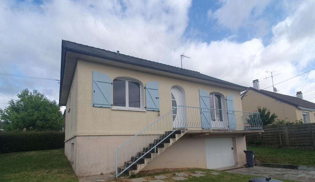 Maison à LE GENEST-SAINT-ISLE