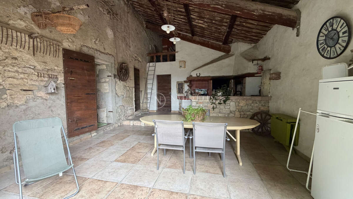 Maison à ROBION