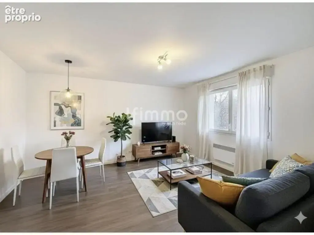 T3 71 m² – 2 grandes chambres – Balcon – Ascenseur – Parking – D - photo 2