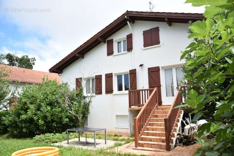 HENDAYE – Maison familiale avec 2 appartements indépendants – 224 m² – Garage 40 m² - photo 13