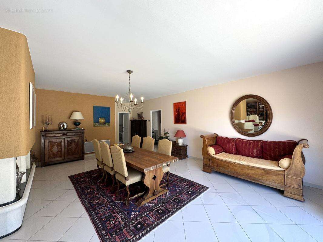 Propriété 179m² avec piscine - 23000m² de terrain - photo 3