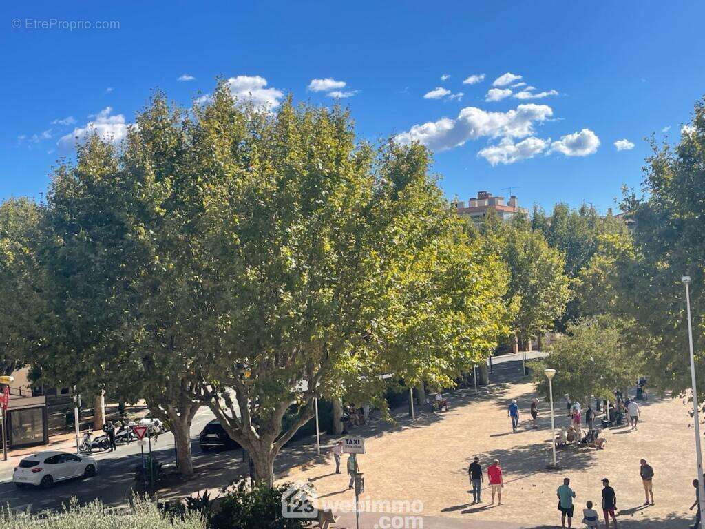 Environnement verdoyant et vue dégagée offrant un cadre de vie agréable en plein centre-ville. - Appartement à SAINTE-MAXIME