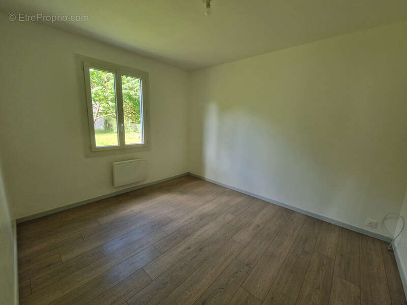 Maison à vendre 4 pièces MONTENDRE (17)- 77 m² habitables-Terrain 1 336 m² - photo 8