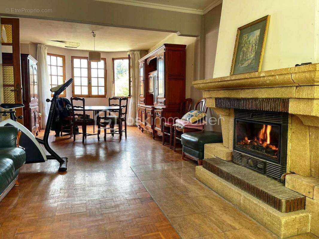 Maison à LE PLESSIS-BELLEVILLE