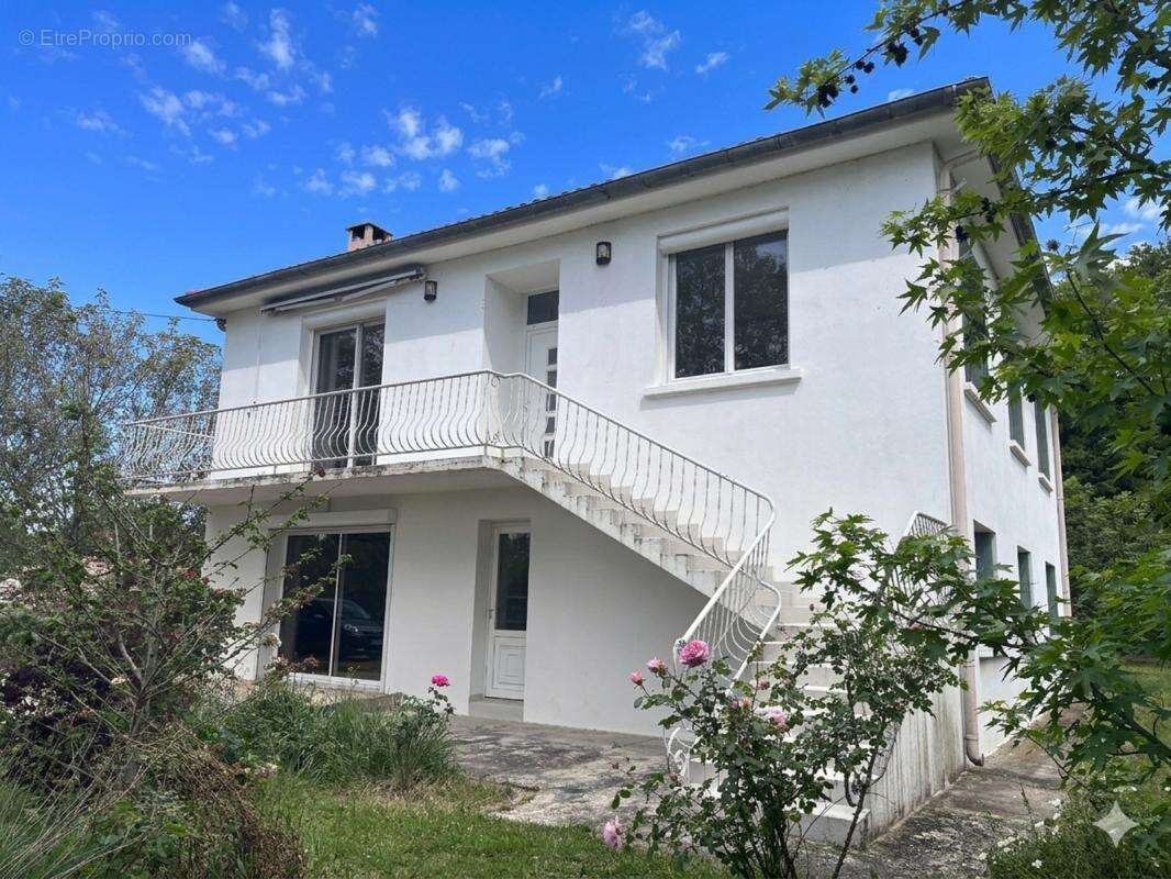 Grande maison de 179m² - Volumes généreux et jardin paysager - photo 5