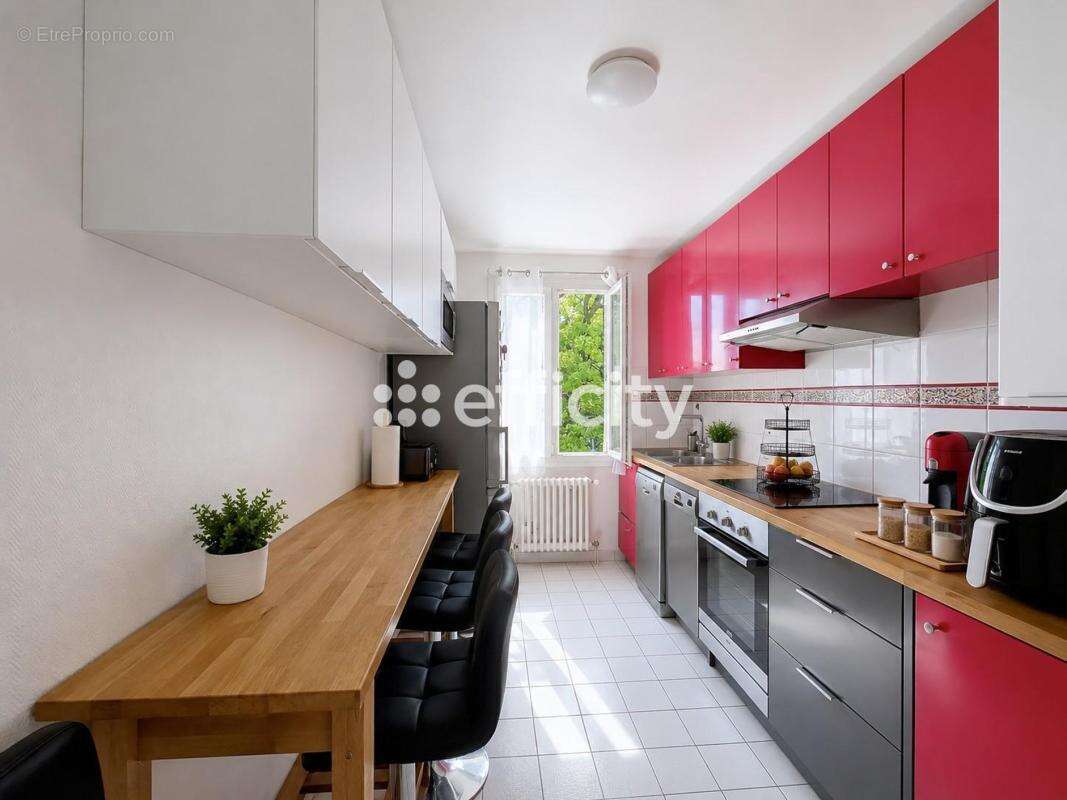 Appartement à LES PAVILLONS-SOUS-BOIS