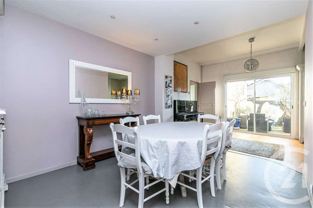 Maison à SAINT-MAUR-DES-FOSSES