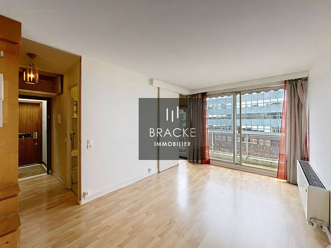 Appartement à COURBEVOIE