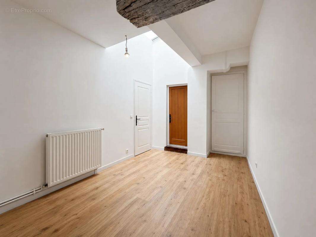 2 pièces atypique au cœur du centre historique de Montfort - photo 5